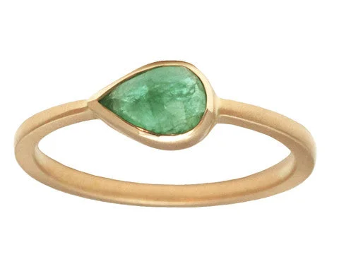 Grab Your Favorite Jewelry At The Lowest Prices 0.50ct Pear Colombian Emerald & Yellow Gold Bezel Ring