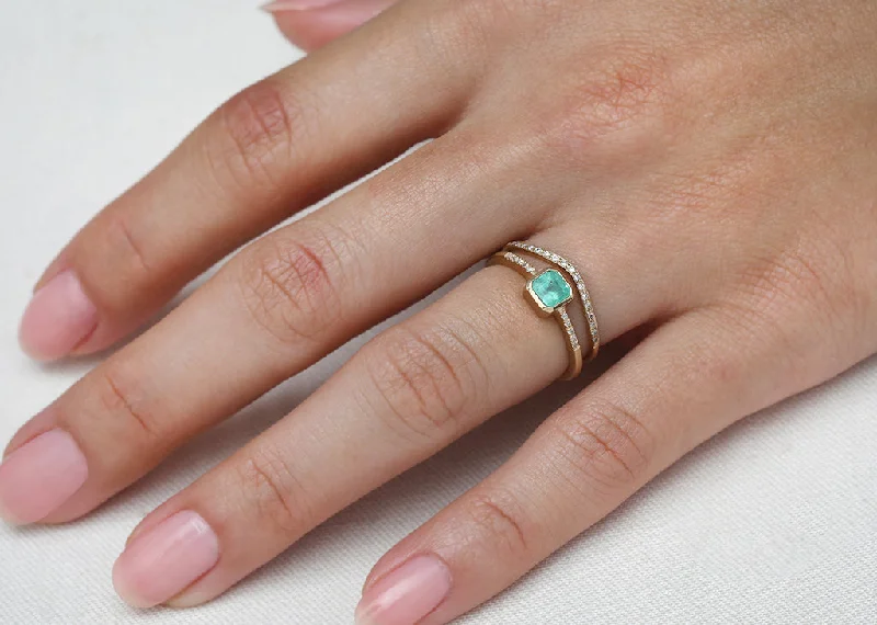 Adjustable Charm Bracelets For A Perfect Fit 0.50ct Cushion Emerald & Yellow Gold Pavé Diamond Bezel Ring