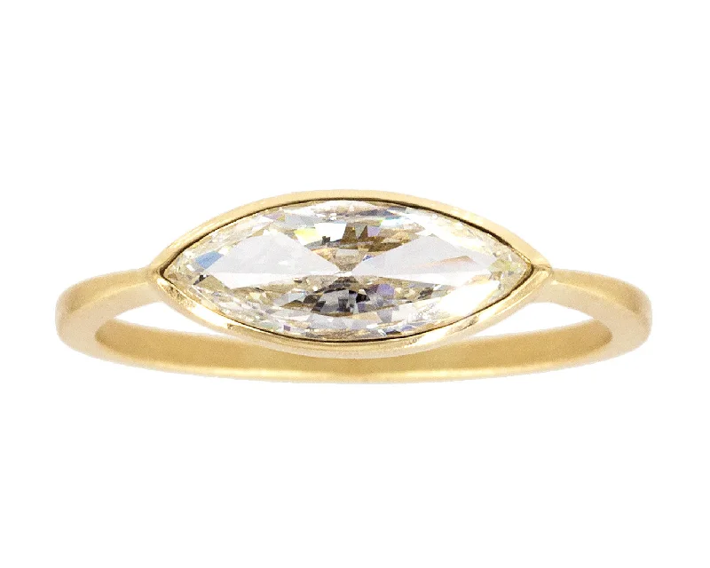 Exclusive Jewelry Sale – Limited-Time Discounts 0.65ct Marquise Brillian-cut White Diamond & Yellow Gold Bezel Ring