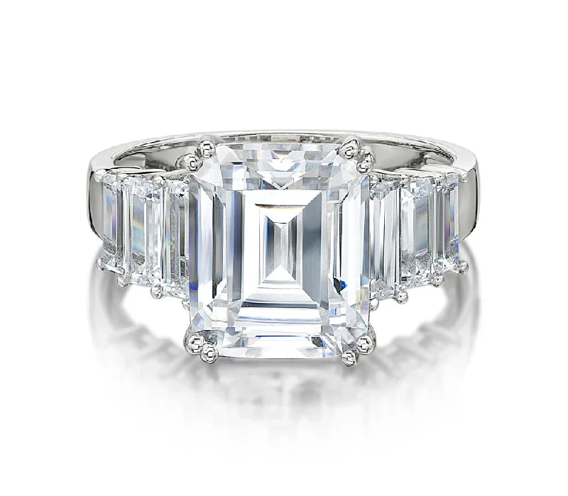 Shop Stylish Jewelry Now And Save Big Dress ring with 6.97 carats* of diamond simulants in 10 carat white gold Shop Stylish Jewelry Now And Save Big Dress ring with 6.97 carats* of diamond simulants in 10 carat white gold