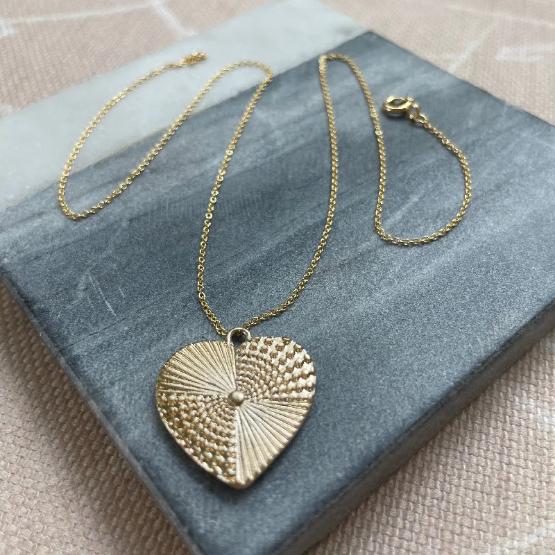 Discounted Luxury Jewelry – Shine Without The Splurge Vintage Inspired Gold Heart Necklace Discounted Luxury Jewelry – Shine Without The Splurge Vintage Inspired Gold Heart Necklace