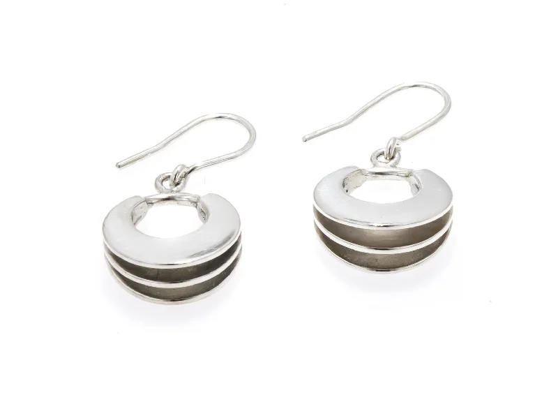 Affordable Luxury Jewelry – Style At A Great Price Crescent Style "Sydney Fin" Earrings, Sterling Silver Affordable Luxury Jewelry – Style At A Great Price Crescent Style "Sydney Fin" Earrings, Sterling Silver