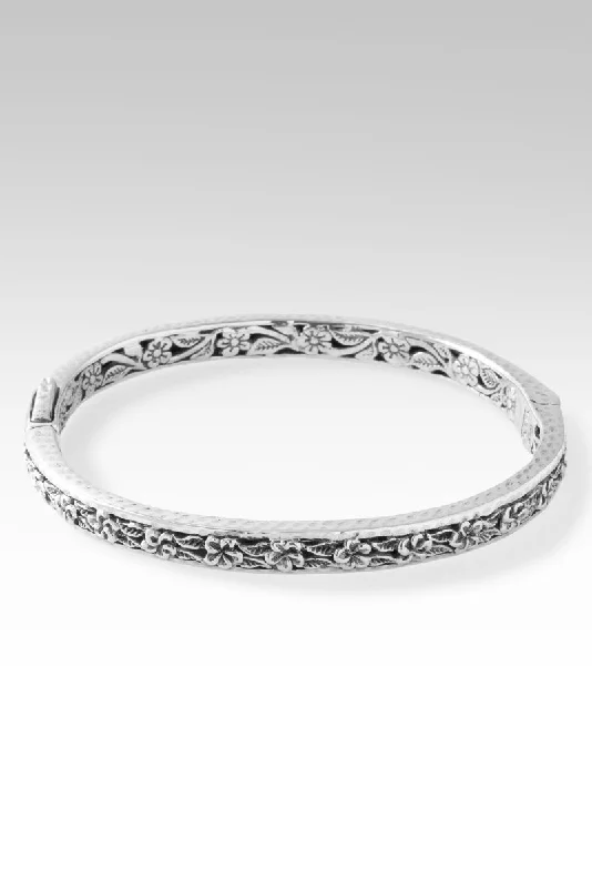 Unmissable Deals On Handmade Jewelry Collections Everblooming Inspiration Bangle™ in Frangipani Unmissable Deals On Handmade Jewelry Collections Everblooming Inspiration Bangle™ in Frangipani