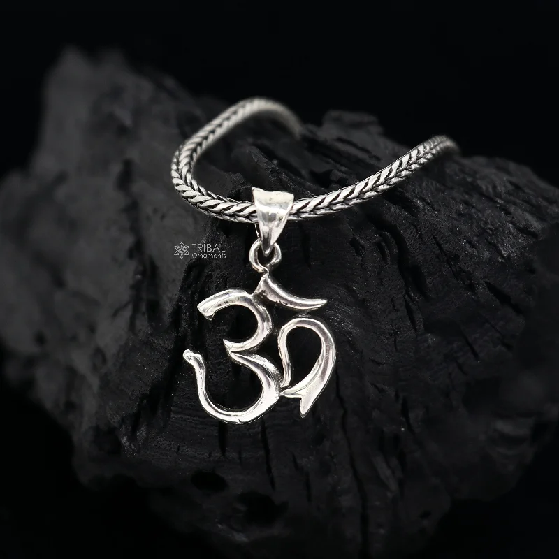 Jewelry Sale – Exclusive Styles At Lower Prices 925 sterling silver unique design HINDU Vaidik Mantra Aum OR OM pendant wheat chain necklace locket best gifting jewelry Nsp717 Jewelry Sale – Exclusive Styles At Lower Prices 925 sterling silver unique design HINDU Vaidik Mantra Aum OR OM pendant wheat chain necklace locket best gifting jewelry Nsp717